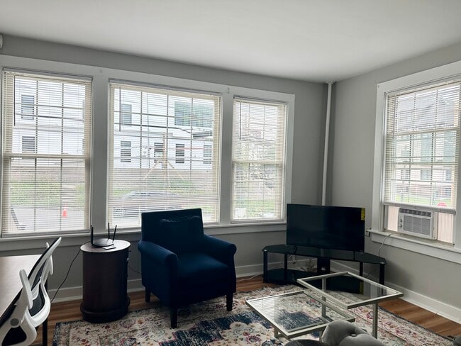 Living Room - 514 Walnut Ave