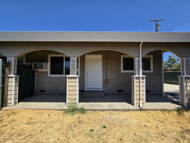 Building Photo - Cute Duplex for rent in Sacramento!