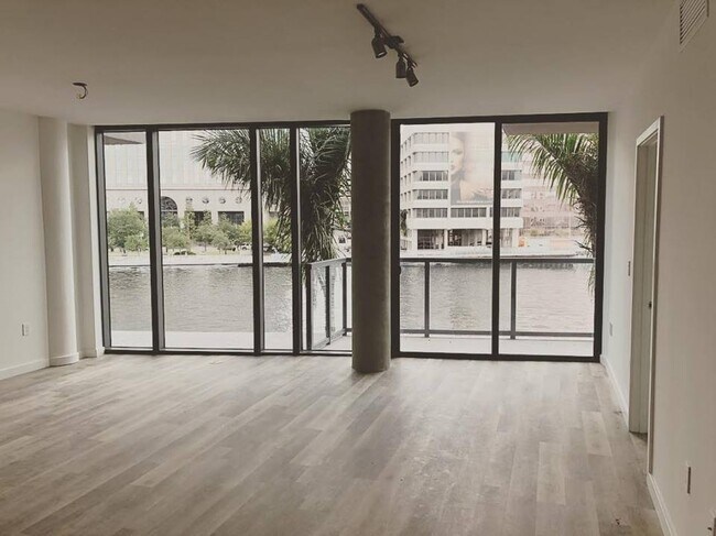 Foto del edificio - 205 W Grand Central Ave