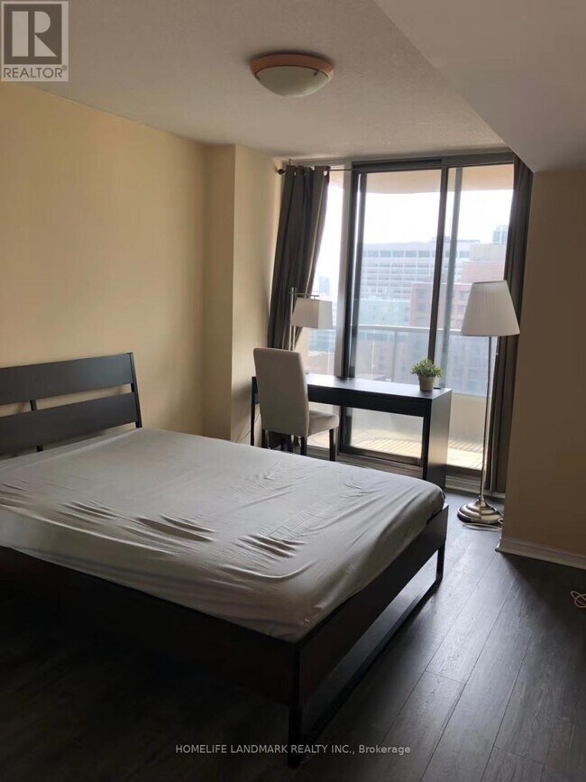 Photo du bâtiment - 750-2750 Bay St.