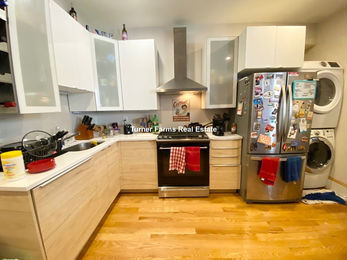 Foto principal - 108 Buttonwood St