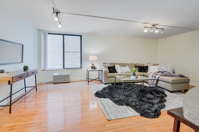 Foto del edificio - 1339 N Dearborn St