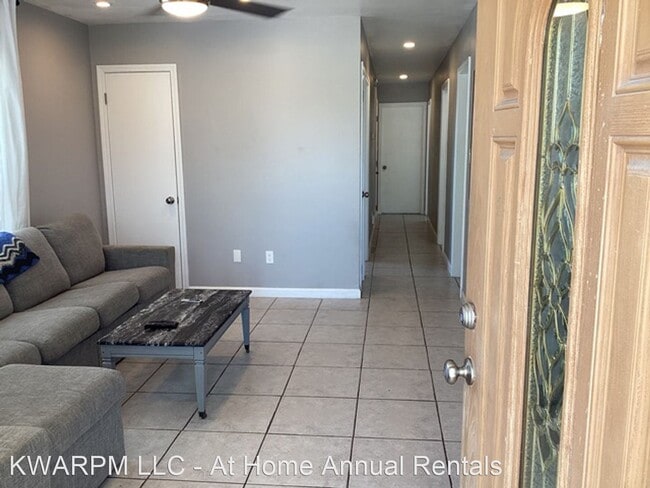 Foto del edificio - 4 br, 1.5 bath House - H16 Miriam Street