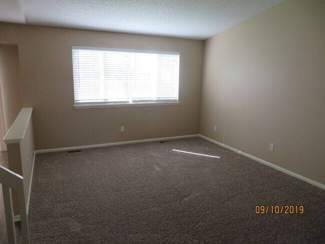Building Photo - 3 Bedroom 21/2 bath in founders