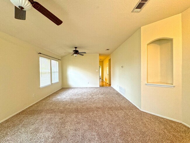 Foto del edificio - Great Single-Family Home For Lease *Leasin...