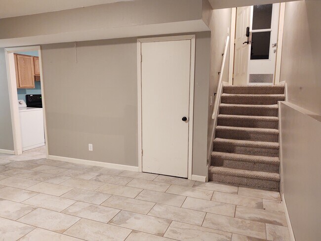 Foto del edificio - 2440 Cedarwood Ave