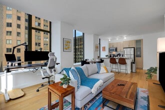 Building Photo - 10 Hanover Square