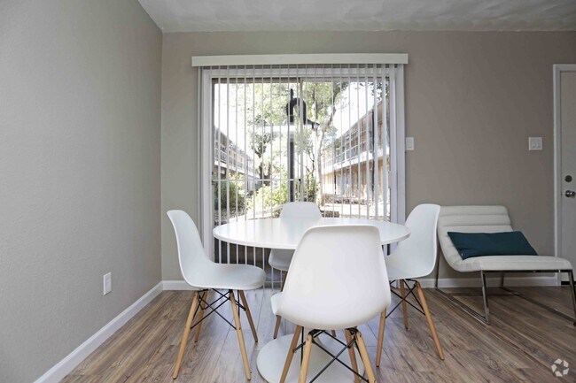 1BR,1BA - 540SF - COMEDOR - Hart House Apartments