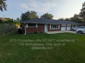Building Photo - 622 W Laclaire Ln
