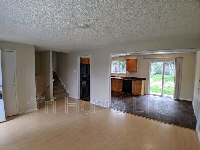 Building Photo - 13173 Saturn Dr
