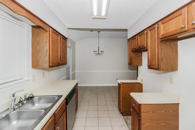 Building Photo - 2563 Country Trail Dr