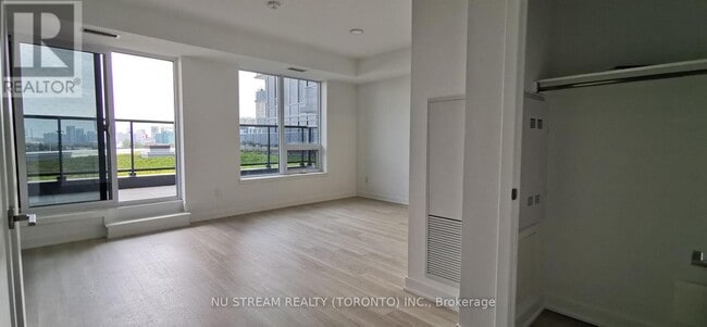 Photo du bâtiment - 5105-5105 Hurontario St