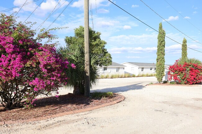 Foto del edificio - 1221 W Pierce St