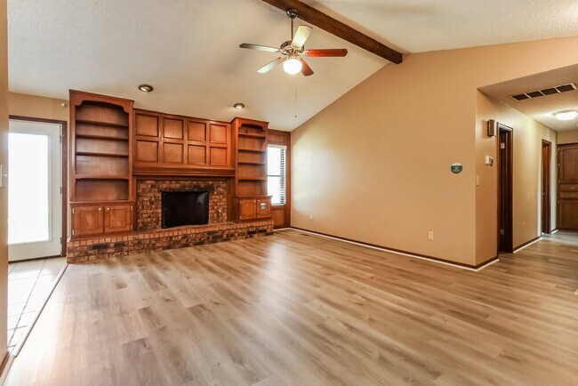 Building Photo - 1801 Morren Dr