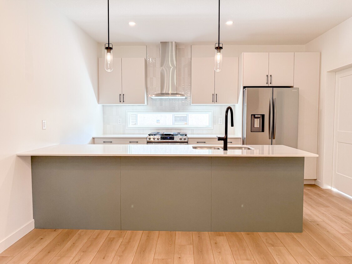 Photo principale - 12405-12122 122 Ave NW