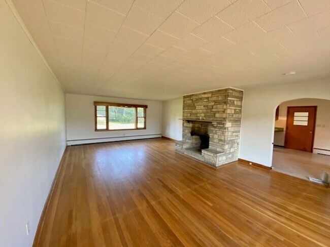 Foto del edificio - Large 3 Bedroom on Two Acres!