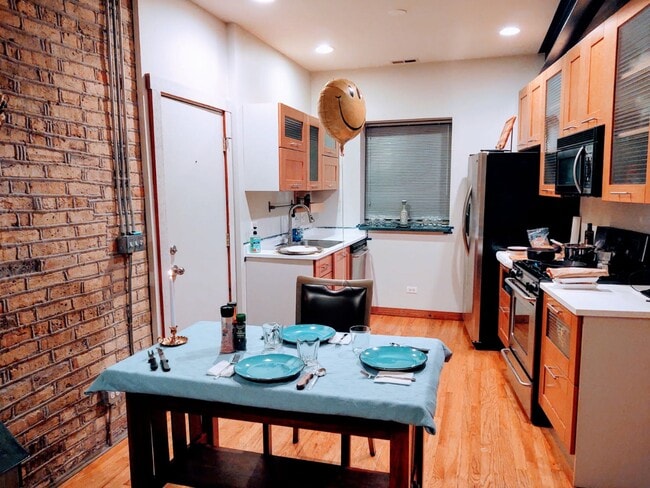 Foto del edificio - 321 Custer Ave