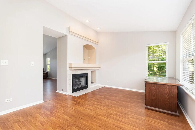Foto del edificio - 2404 Golf Ridge Cir