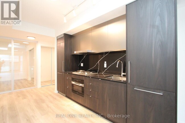 Photo du bâtiment - 771-771 Yonge St
