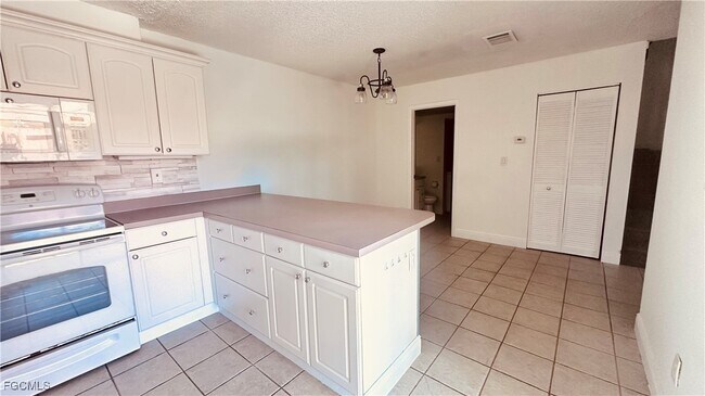 Foto del edificio - 1715 Park Meadows Dr