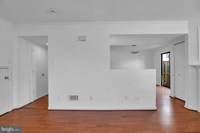 Foto del edificio - 9021 Sandalwood Dr