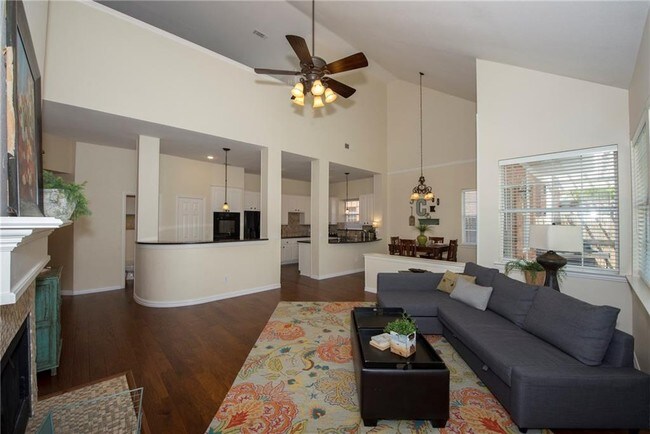 Foto del edificio - 2711 Indian Oak Dr
