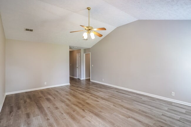 Building Photo - 1187 St Andrews Dr