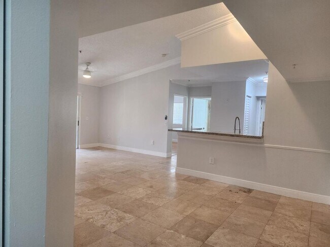 Foto del edificio - 2494 Centergate Dr