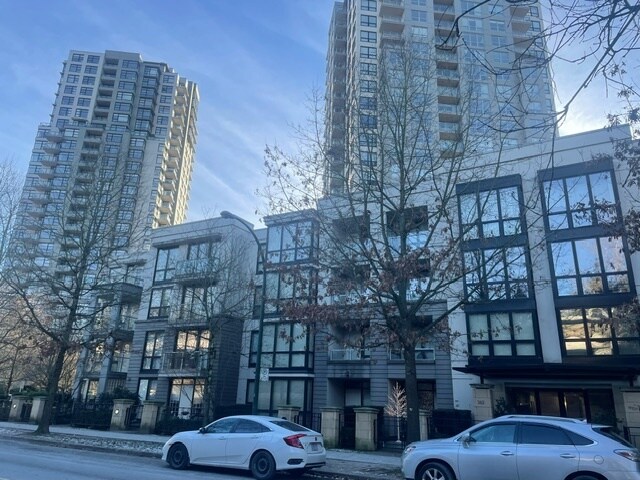 Photo principale - 112-3638 Vanness Av