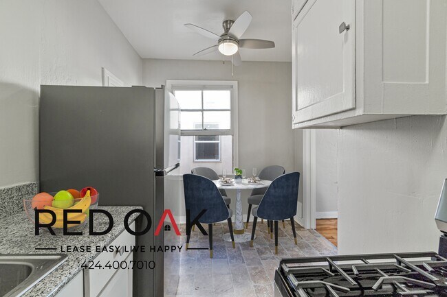 Foto del edificio - Sun Drenched One Bedroom Featuring Gorgeou...