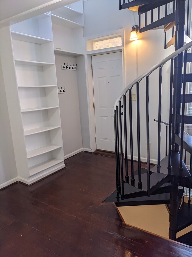 Built in bookshelves in living room - 1528 Olive St