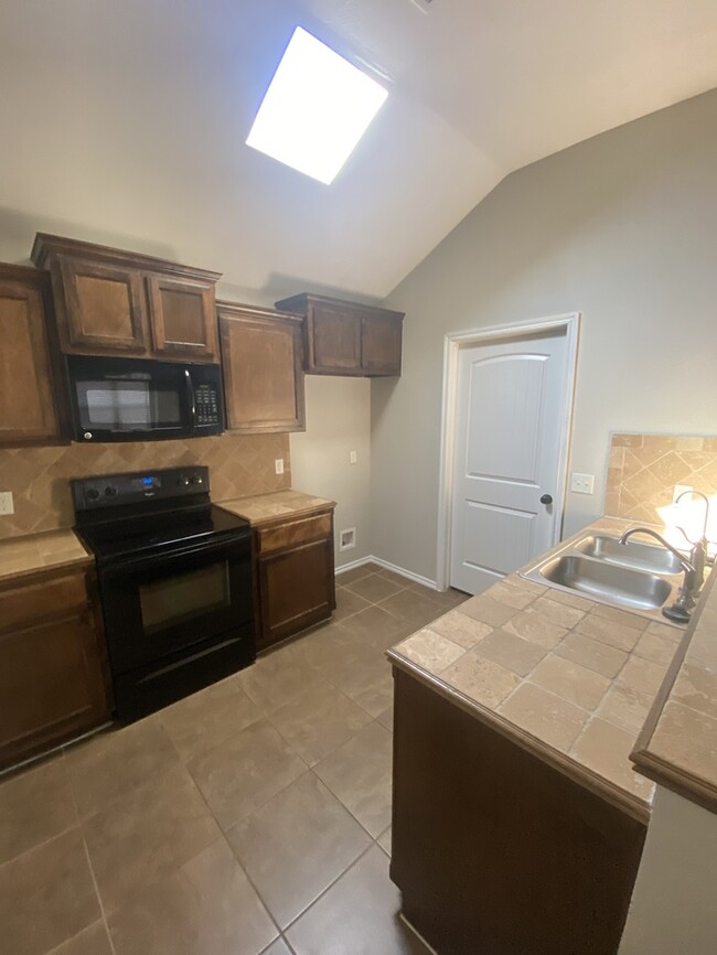 Building Photo - 612 Inverleith Cir