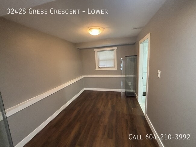 Building Photo - Basement with Backyard