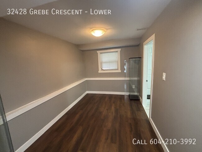 Photo du bâtiment - Basement with Backyard