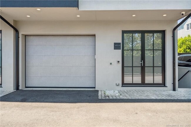 Building Photo - 998 Cove Rd