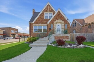 Building Photo - 7058 S Fairfield Ave