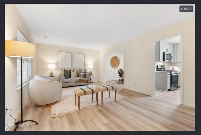 Building Photo - Room in House on Country Ln