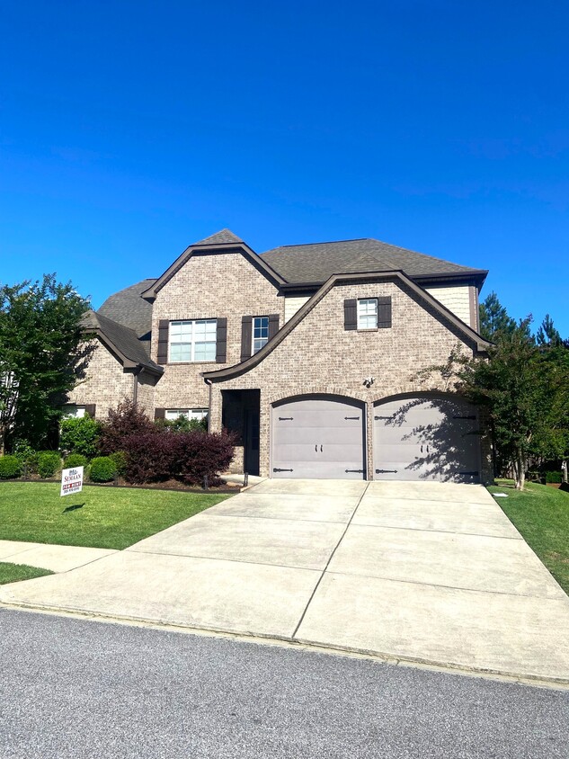 Foto principal - 1177 Bristol Way