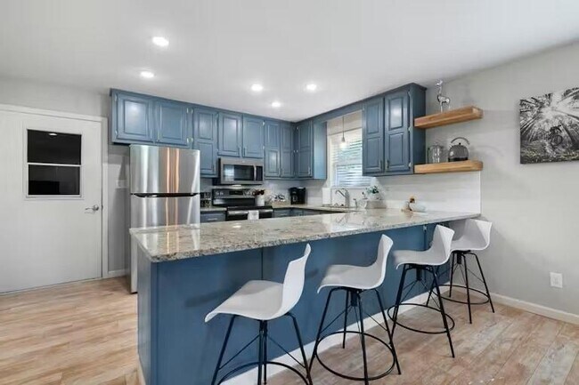 Foto del edificio - 15 Churchill Dr