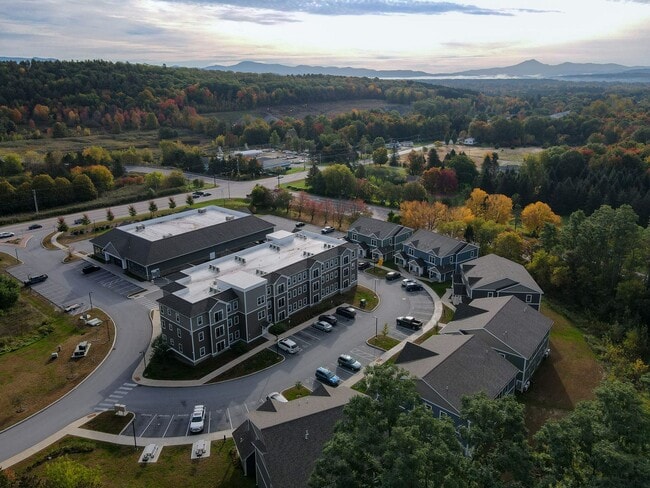 Foto del edificio - 2 bed, 1 bath apartment with washer and dryer included