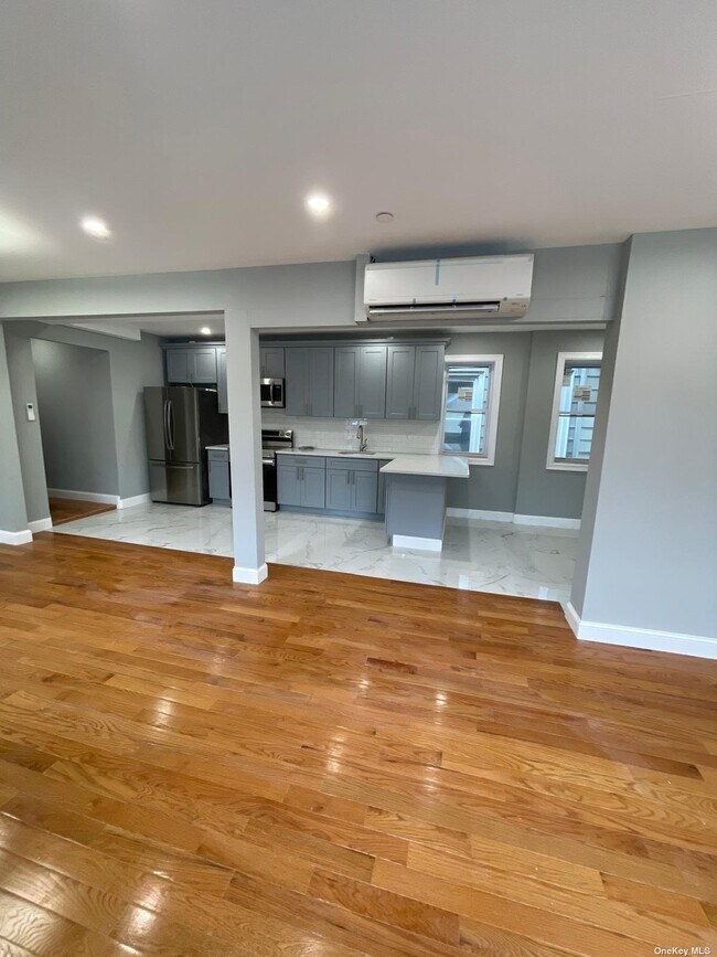 Building Photo - 9530 Van Wyck Expy