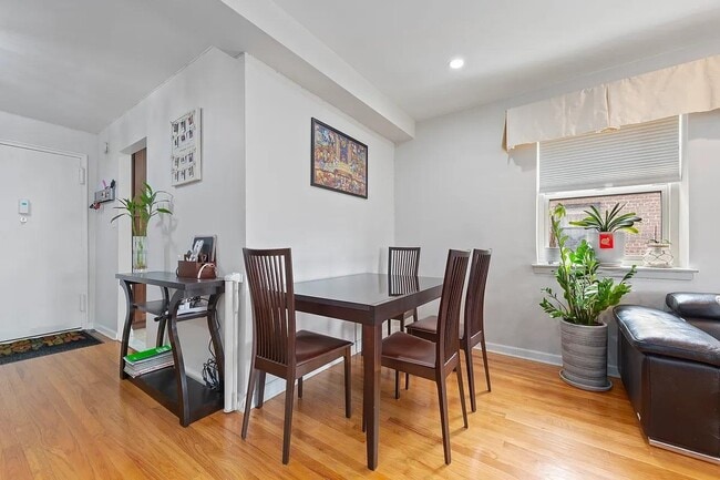 Building Photo - 2930 138th St - 2930 138th