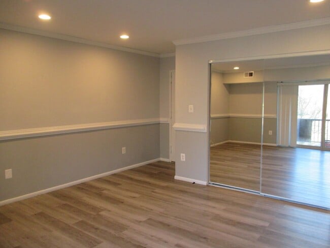 Building Photo - Two Bedroom, Two Bath Condo Located Near T...