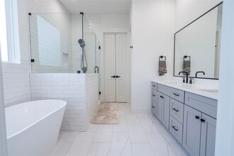 Building Photo - 1307 E 27th St