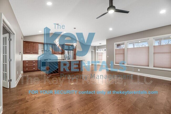 Foto del edificio - 1352 Creeks Edge Dr