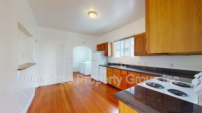 Foto del edificio - 1648 Russell St