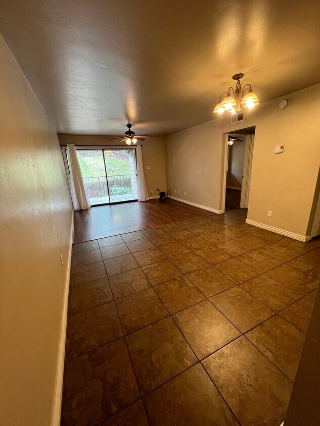 Foto principal - Village at University Heights 2 bed/2 bath...