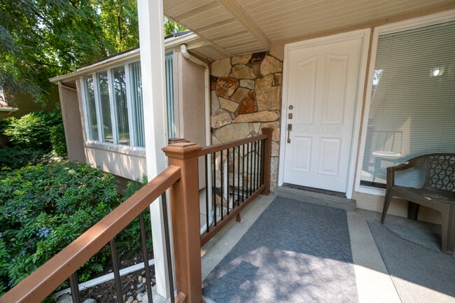 Building Photo - 4968 S Spring Run Dr