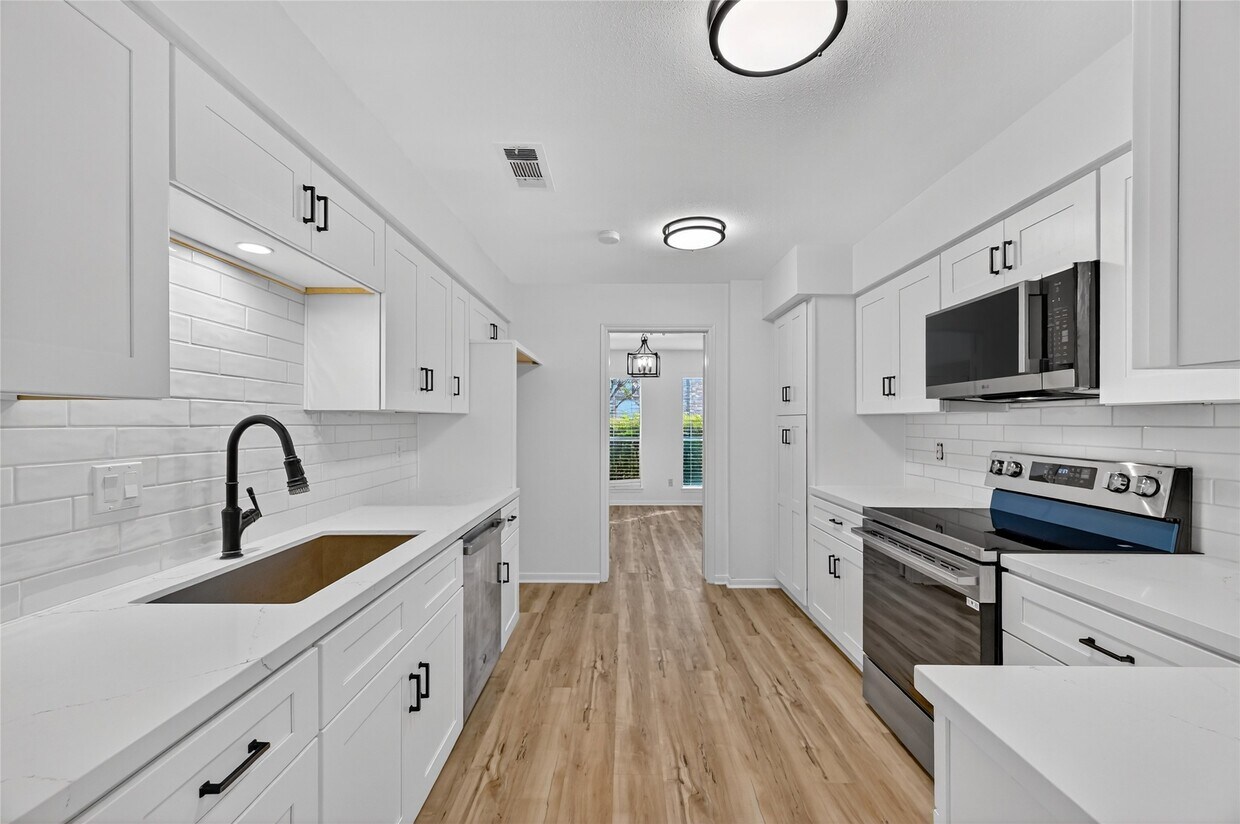 Foto principal - 14734 Perthshire Rd