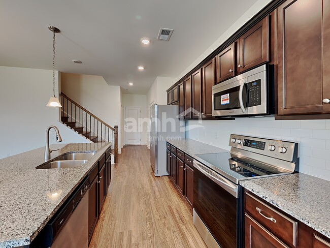 Building Photo - 420 Levon Ct